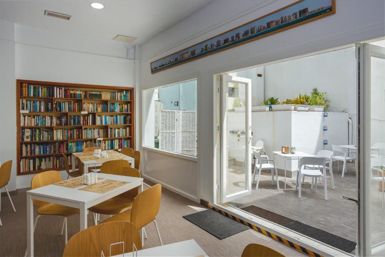 Apartamentos Los Cantaros El Puerto de Santa Maria Luaran gambar