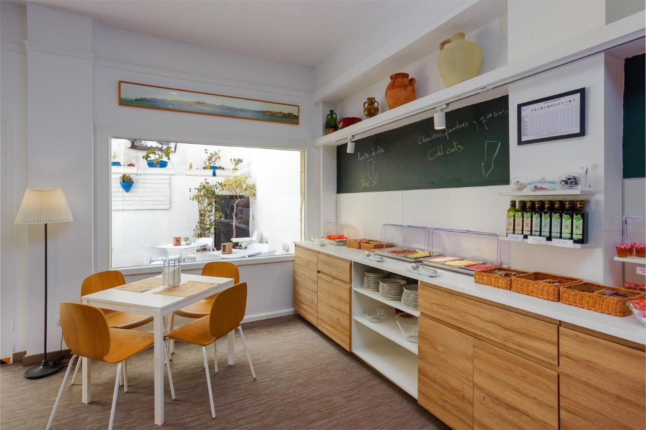 Apartamentos Los Cantaros El Puerto de Santa Maria Luaran gambar