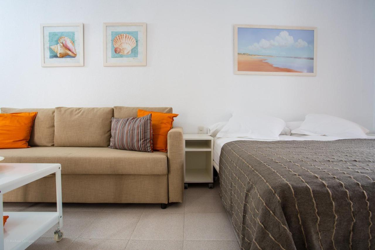 Apartamentos Los Cantaros El Puerto de Santa Maria Luaran gambar