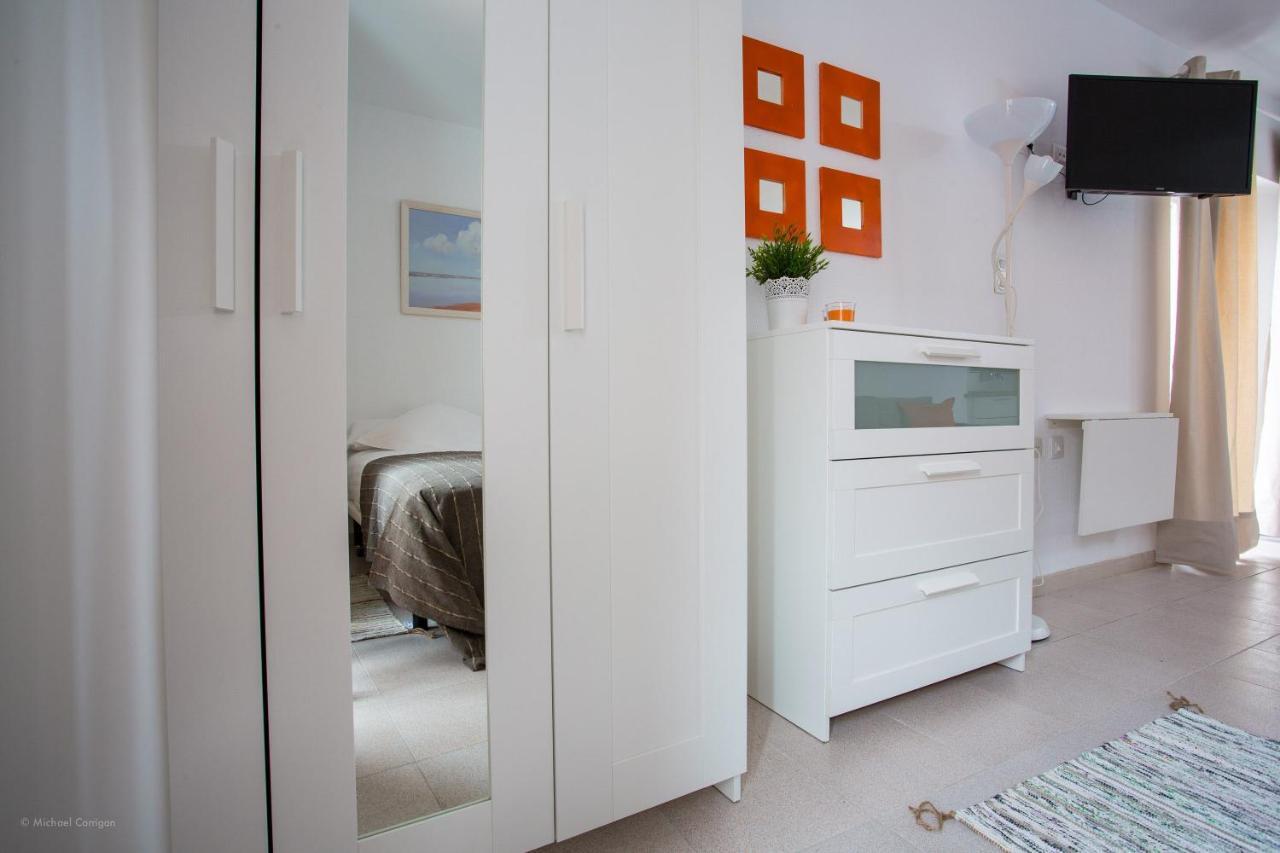 Apartamentos Los Cantaros El Puerto de Santa Maria Luaran gambar